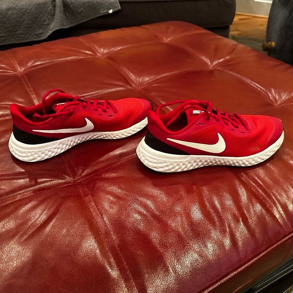 Boys Youth Nike Revolution Athletic Shoes - Picture 5 of 7